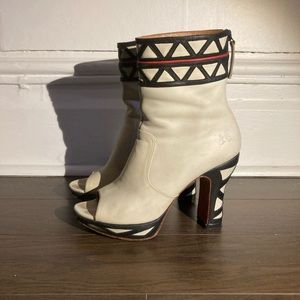John Fluevog, Open toe booties T: 7.5